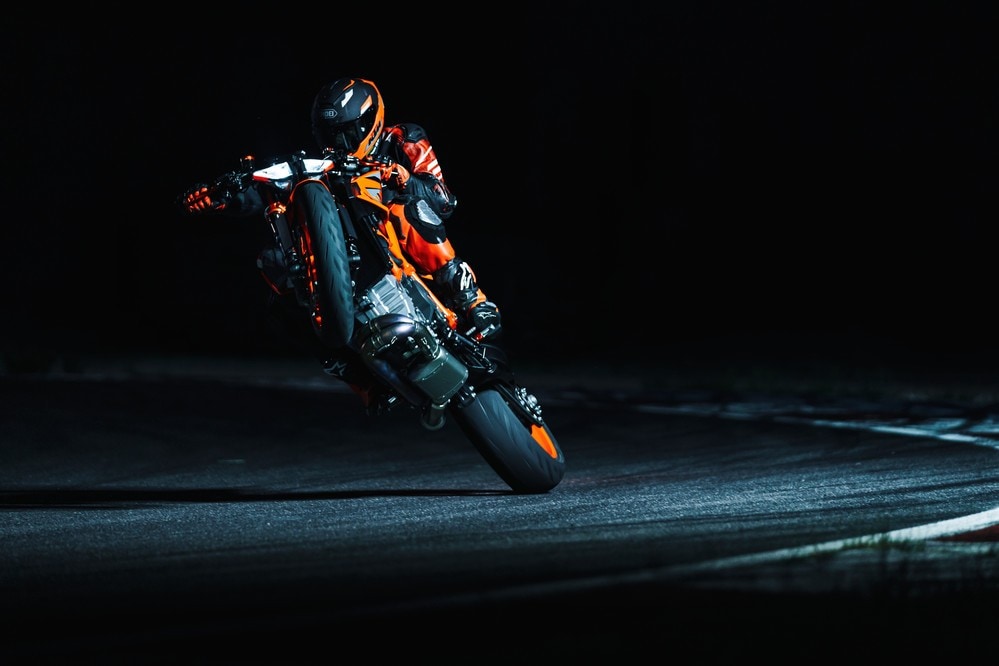 KTM 1290 Super Duke R EVO: più cervello, stessi muscoli per la BESTIA